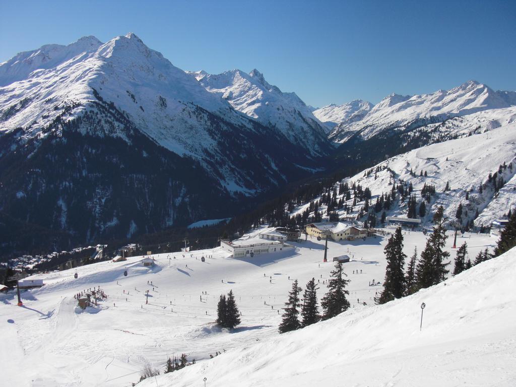 Hotel Schwarzer Adler Pettneu am Arlberg Exteriör bild