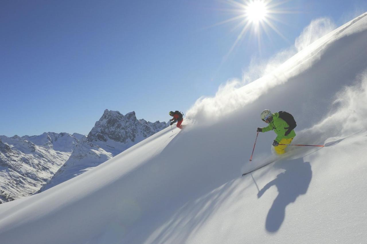 Hotel Schwarzer Adler Pettneu am Arlberg Exteriör bild